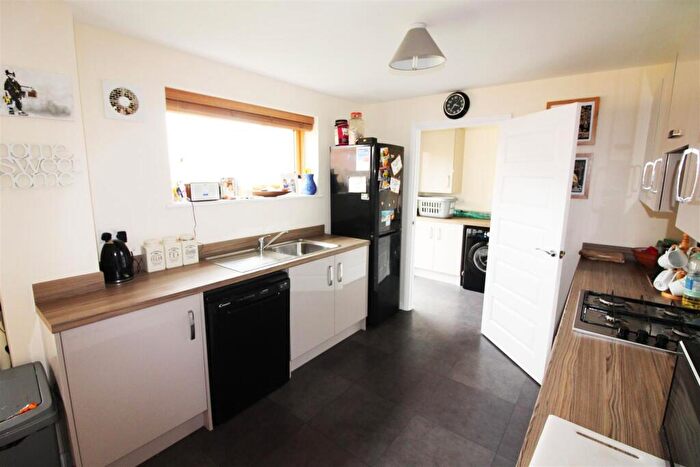 4 Bedroom Terraced House To Rent In Oberon Grove, Street, BA16