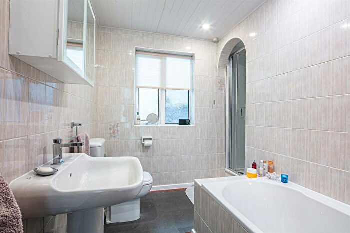 4 Bedroom Detached House For Sale In Halifax Road, Grenoside, S35