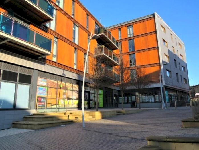 1 Bedroom Flat To Rent In Mulberry House, Burgage Square, Wakefield, West Yorkshire, Se, Uk, WF1