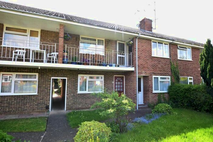 2 Bedroom Maisonette To Rent In Alkham Road, Maidstone, ME14