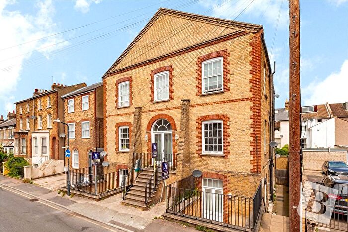 1 Bedroom Flat For Sale In Darnley Street, Gravesend, Kent, DA11