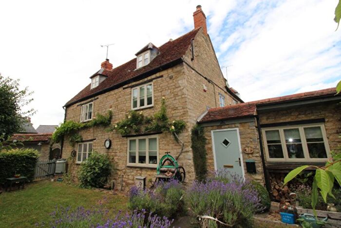 4 Bedroom Country House For Sale In The Knoll, Sherington, Newport Pagnell, MK16