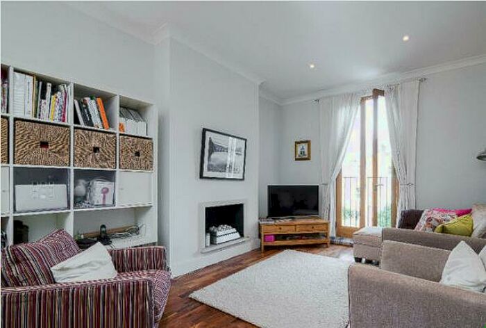 2 Bedroom Apartment To Rent In Cavendish Road, London, SW12