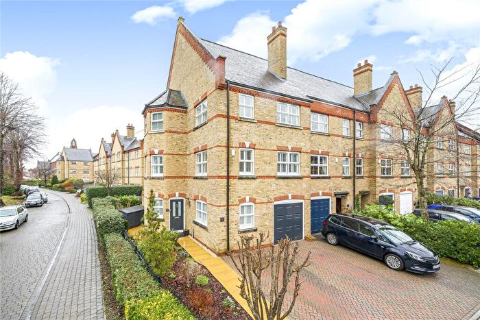 4 Bedroom End Of Terrace House For Sale In Silistria Close, Knaphill, Woking, Surrey, GU21