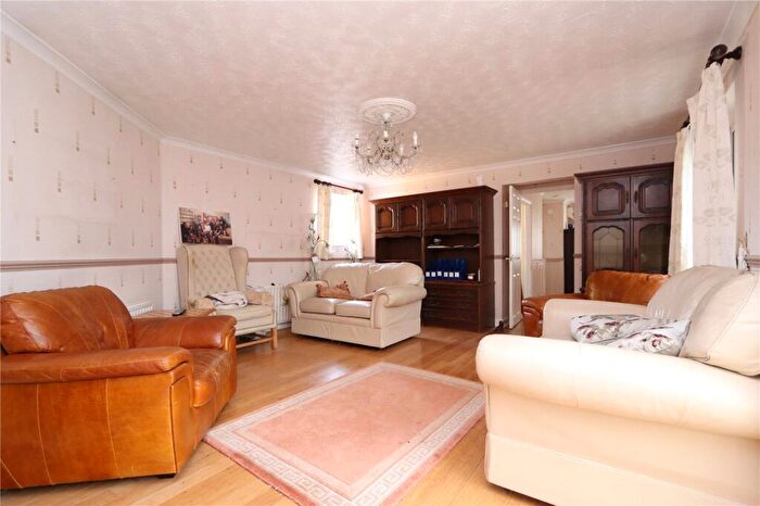 2 Bedroom Bungalow For Sale In Veryan Place, Fishermead, Milton Keynes, Buckinghamshire, MK6