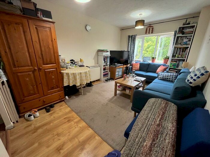 1 Bedroom Flat To Rent In Eagle Drive, London, NW9