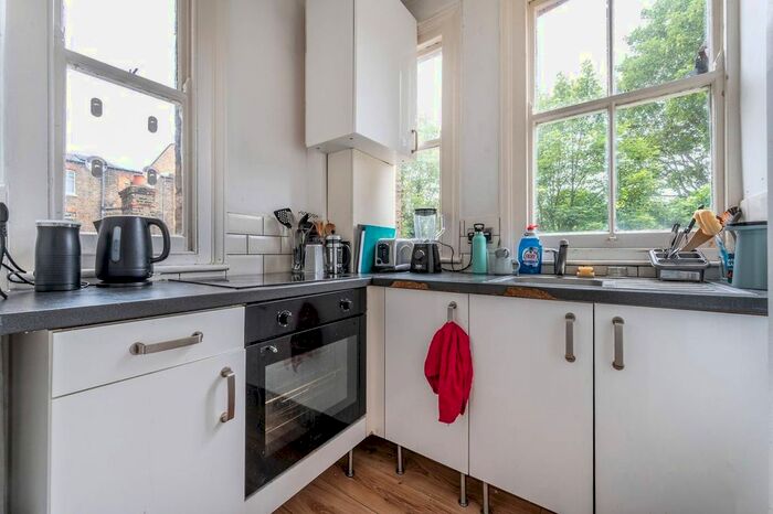 3 Bedroom Flat To Rent In Brixton Hill, Brixton Hill, London, SW2