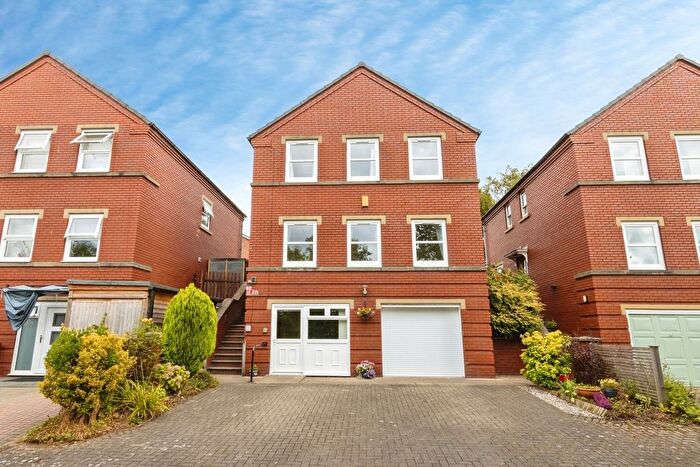 5 Bedroom Detached House For Sale In Wrenthorpe Road, Wrenthorpe, Wakefield, West Yorkshire, WF2