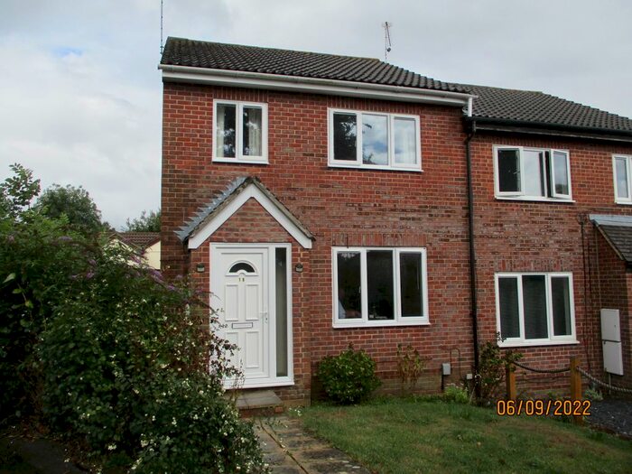3 Bedroom Semi-Detached House To Rent In Stenness Close, Sparcells, Swindon, SN5