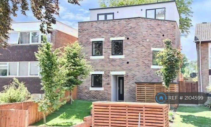 2 Bedroom Flat To Rent In Brownlow Road, Croydon, CR0