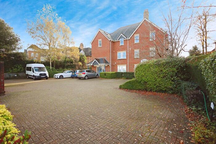 2 Bedroom Flat For Sale In Lansdowne Road, Westbury Grange, BH1