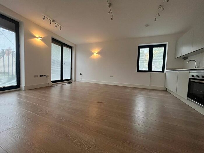 2 Bedroom Flat To Rent In Updown Hill, Windlesham, Surrey, GU20