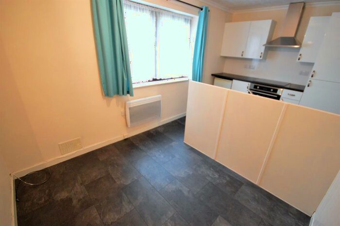 1 Bedroom Flat To Rent In Penney Close, Wigston, LE18