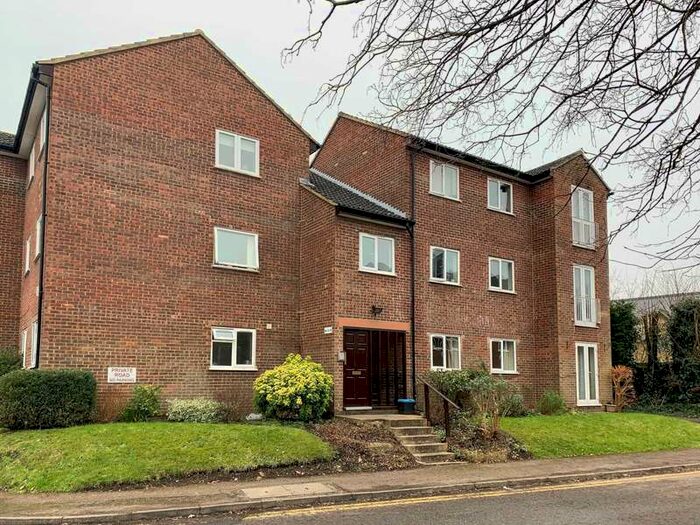 2 Bedroom Flat To Rent In St Johns Well Lane, Berkhamsted, HP4