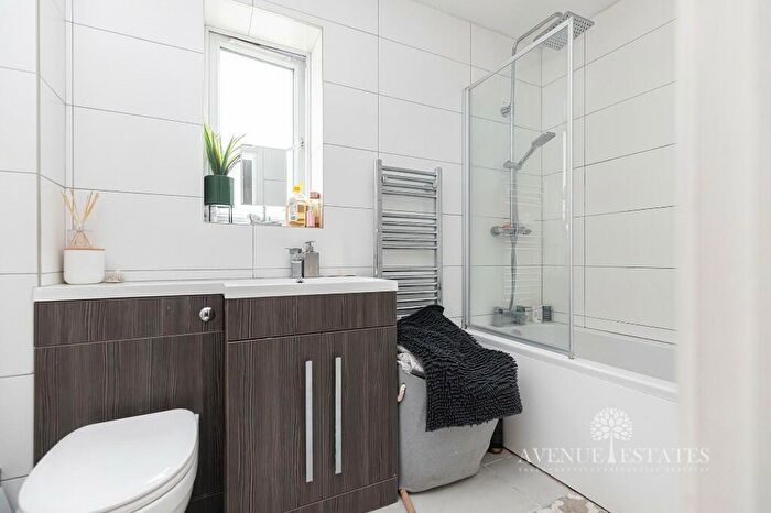 2 Bedroom Apartment For Sale In Talbot Road, Bournemouth, Dorset, BH9