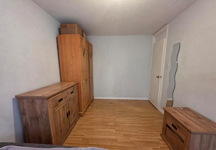 3 Bedroom End Of Terrace House To Rent In Shore Close, Feltham, TW14