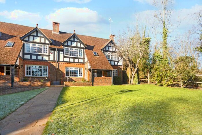 4 Bedroom Semi-Detached House To Rent In Turners Hill Road Crawley Down, RH10