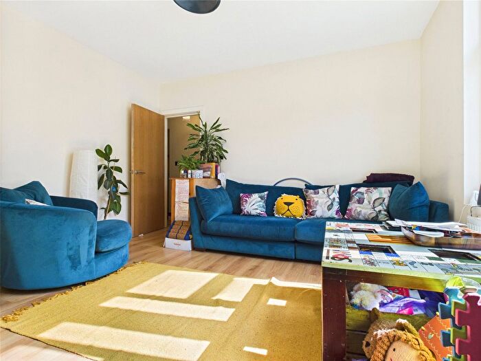 2 Bedroom Flat To Rent In Windlesham Gardens, Brighton, BN1