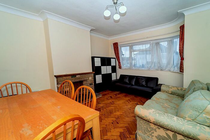 2 Bedroom Maisonette To Rent In Redesdale Gardens, Isleworth, TW7