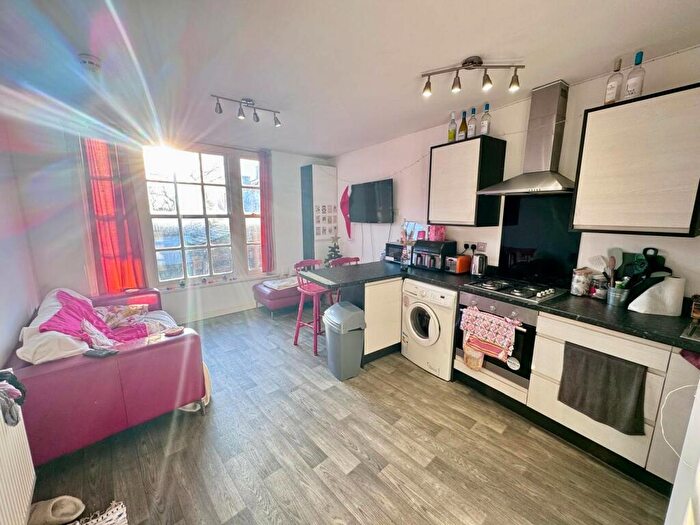 2 Bedroom Apartment To Rent In Villa Road. Mapperly Park, NG3