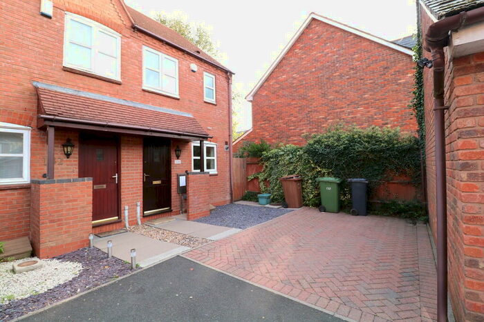 2 Bedroom Town House To Rent In Dickens Heath Road, Dickens Heath, Solihull, B90