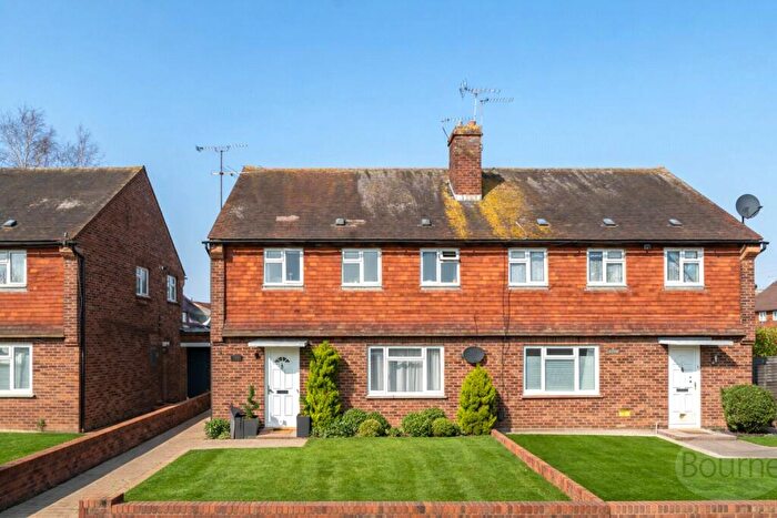 2 Bedroom Maisonette For Sale In Wyndham Avenue, Cobham, Surrey, Surrey, KT11