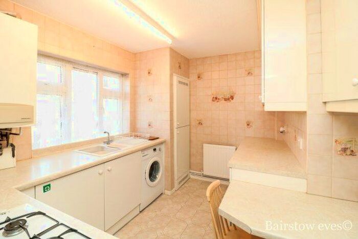 1 Bedroom Flat To Rent In The Glade, Ilford, IG5