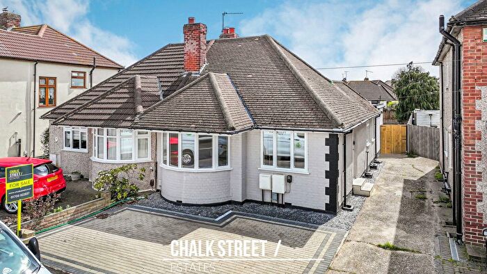 3 Bedroom Semi Detached Bungalow For Sale In Eyhurst Avenue, Hornchurch, RM12