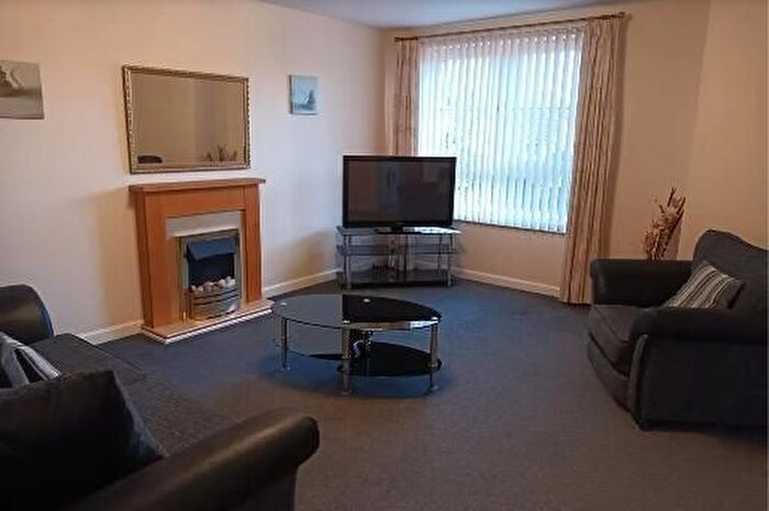 2 Bedroom Flat To Rent In Pickford Gardens, Slough, Berkshire, SL1