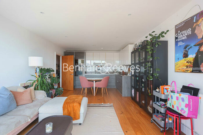 2 Bedroom Apartment To Rent In Winchester Square, London, SE8