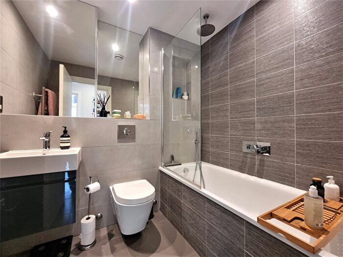 1 Bedroom Flat For Sale In Guildford, Surrey, GU1