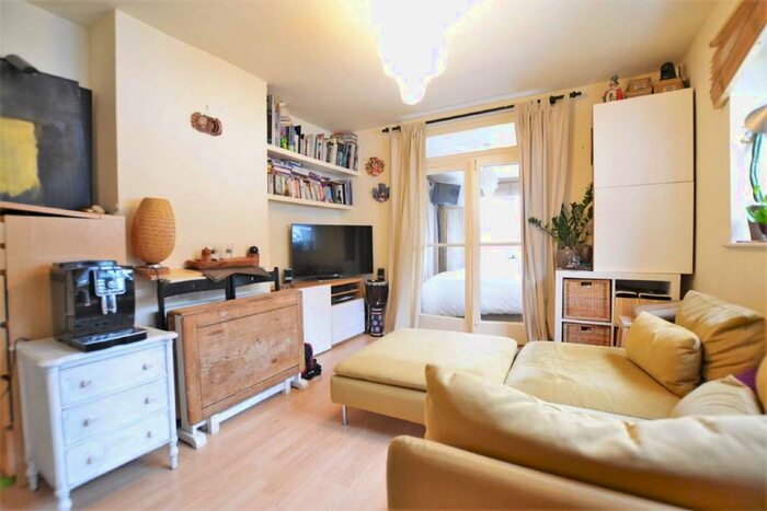 Studio To Rent In Berkeley Road, London, N8