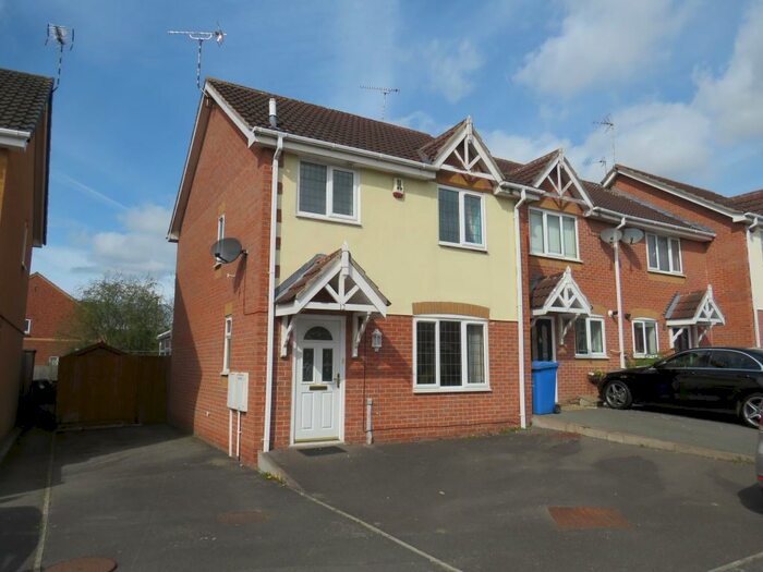 3 Bedroom Town House To Rent In Meadow Brook Close, Littleover, Derby, DE23