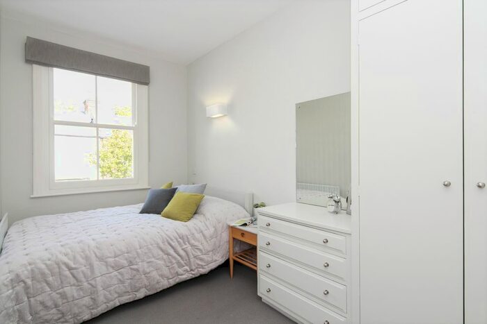 3 Bedroom Flat To Rent In Hugon Road, Fulham SW6