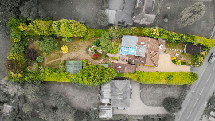 4 Bedroom Detached House For Sale In Jacklyns Lane, Alresford, SO24