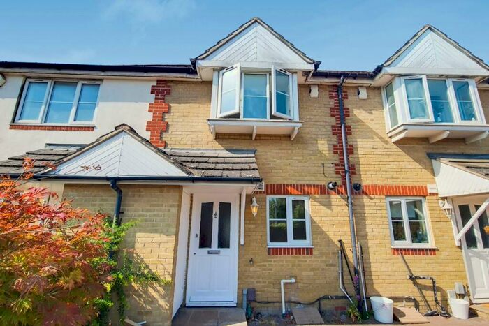 2 Bedroom House To Rent In Pullman Mews, Grove Park, London, SE12