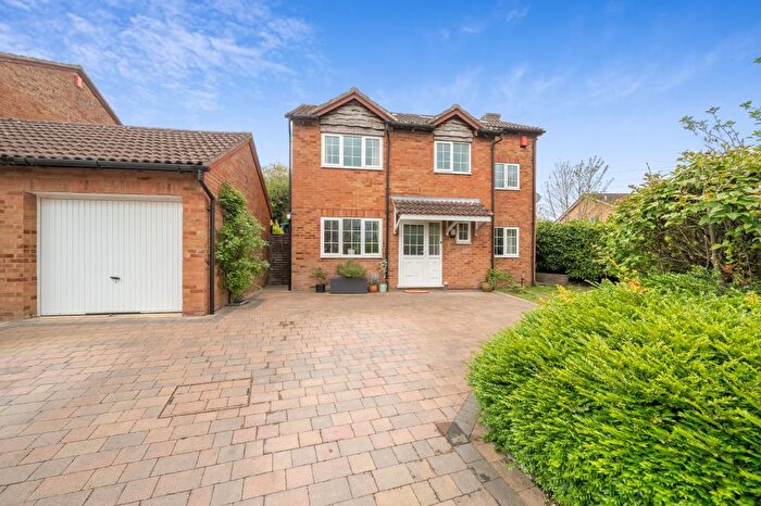6 Bedroom Detached House For Sale In Fennel Close, Swindon, SN2