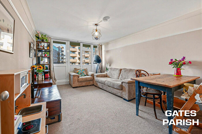 2 Bedroom Flat For Sale In Sunrise Avenue, Hornchurch, RM12