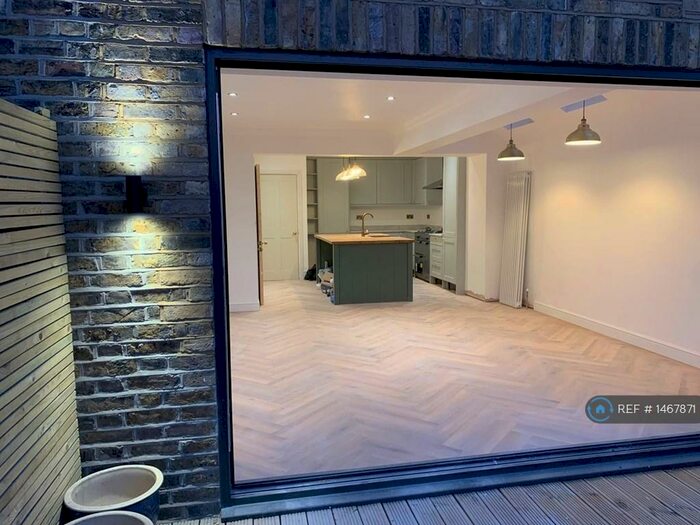 4 Bedroom Semi-Detached House To Rent In Chelmsford, Chelmsford, CM2