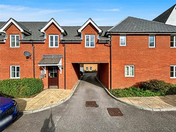 2 Bedroom Flat For Sale In Conqueror Drive, Gillingham, Kent, ME7