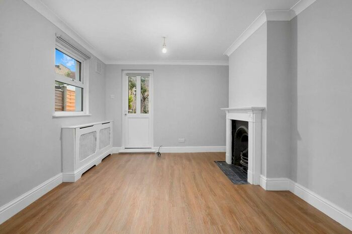 2 Bedroom Flat To Rent In Bradgate Road, Catford, London, SE6