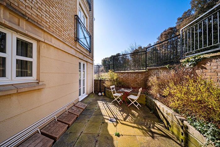 1 Bedroom Flat For Sale In Sandpiper Close, Worcester Park, Greenhithe, Kent, DA9
