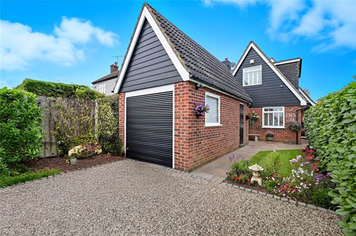 2 Bedroom Detached House For Sale In Galleywood Road, Great Baddow, Chelmsford, Essex, CM2