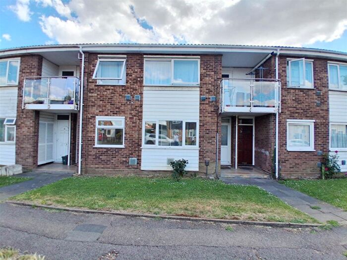 2 Bedroom Maisonette For Sale In West End Lane, Harlington, Hayes, UB3