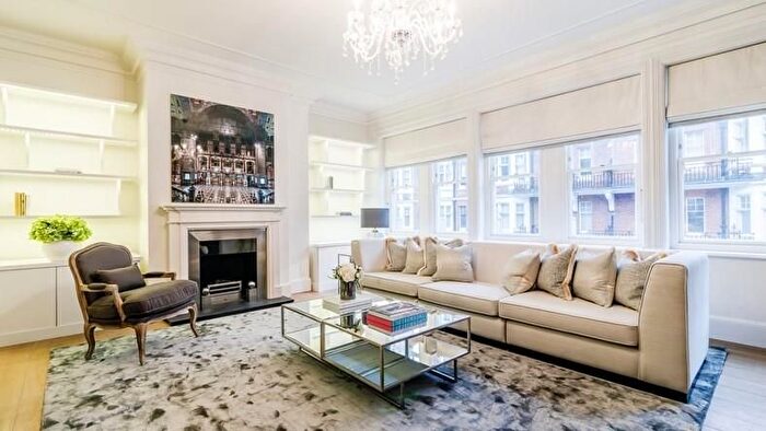 3 Bedroom Flat To Rent In Duke Street, Mayfair, London, W1K