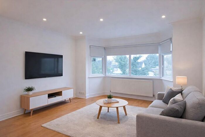 2 Bedroom Flat To Rent In Finchley Road, London, NW11