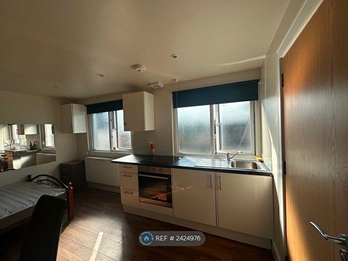 Studio To Rent In Church Road, London, NW4