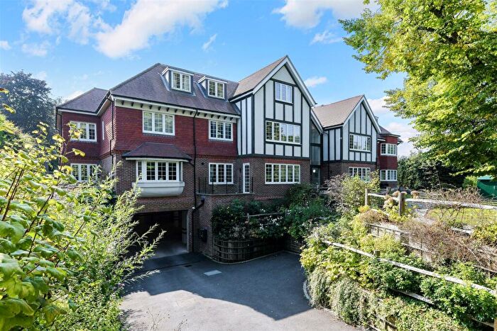 4 Bedroom Apartment To Rent In Waterhouse Lane, Kingswood, KT20