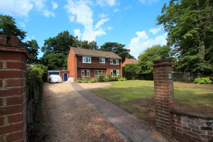 4 Bedroom Detached House To Rent In Rectory Road, Wokingham, RG40