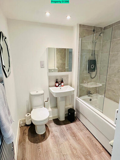 2 Bedroom Flat For Sale In Foxglove Drive, Crawley, RH10